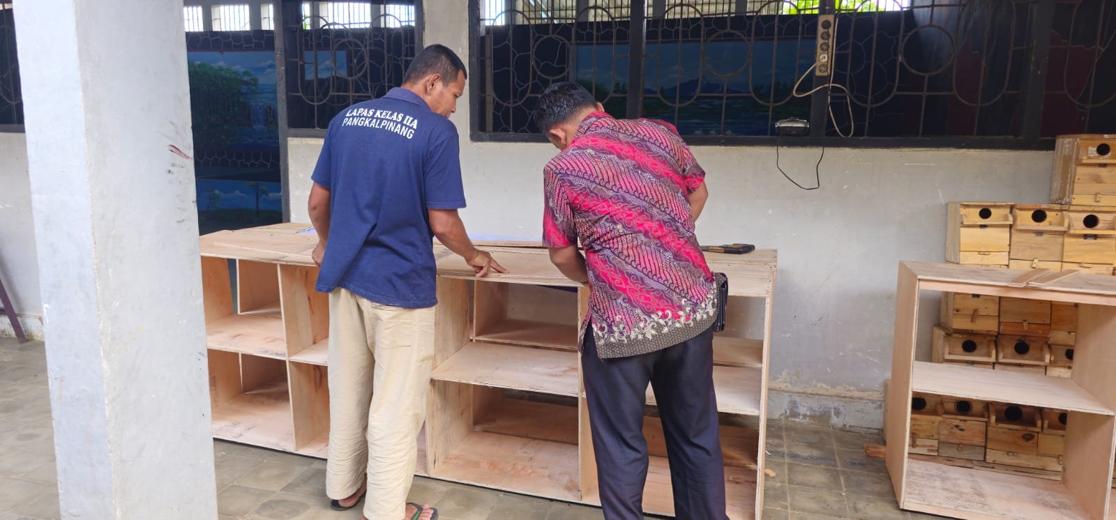 Pembinaan Berbasis UMKM, Warga Binaan Lapas Pangkalpinang Produksi Lemari Ambalan